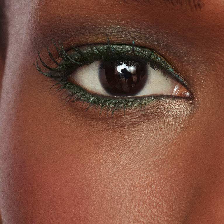 Eye makeup look for brown and dark eyes